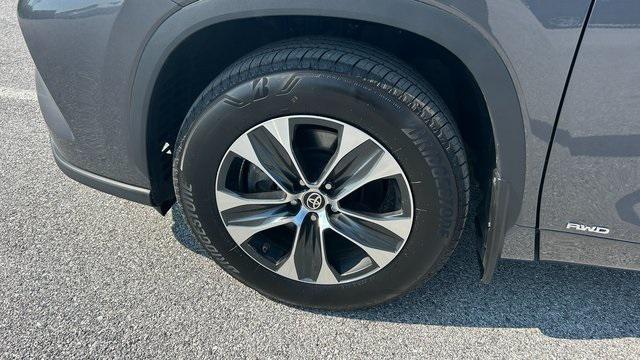 used 2025 Toyota Highlander Hybrid car, priced at $49,500
