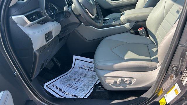 used 2025 Toyota Highlander Hybrid car, priced at $49,500