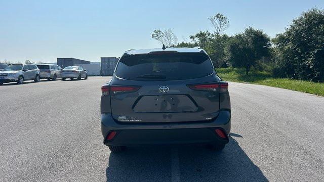 used 2025 Toyota Highlander Hybrid car, priced at $49,500