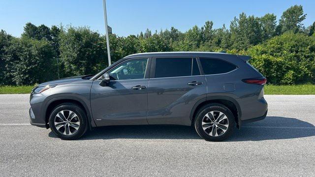 used 2025 Toyota Highlander Hybrid car, priced at $49,500