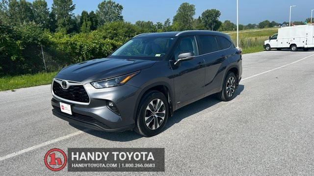 used 2025 Toyota Highlander Hybrid car, priced at $49,500