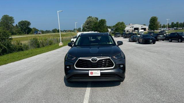 used 2025 Toyota Highlander Hybrid car, priced at $49,500