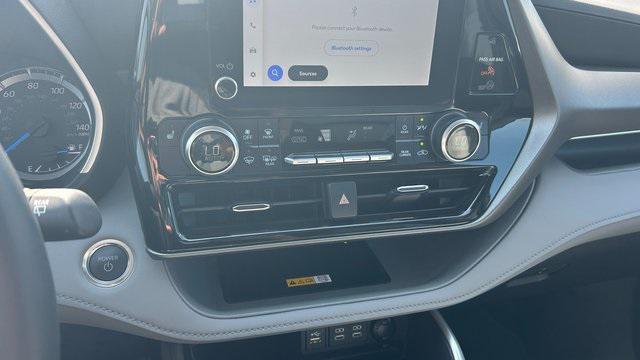 used 2025 Toyota Highlander Hybrid car, priced at $49,500