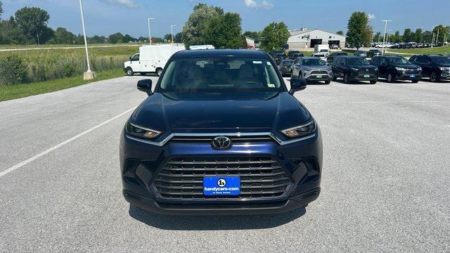 new 2025 Toyota Highlander car, priced at $44,747