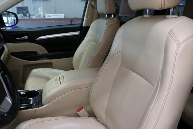used 2018 Toyota Highlander car, priced at $25,400