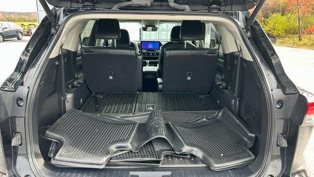 used 2024 Toyota Highlander car, priced at $39,900