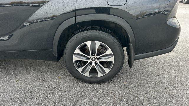 used 2024 Toyota Highlander car, priced at $39,900