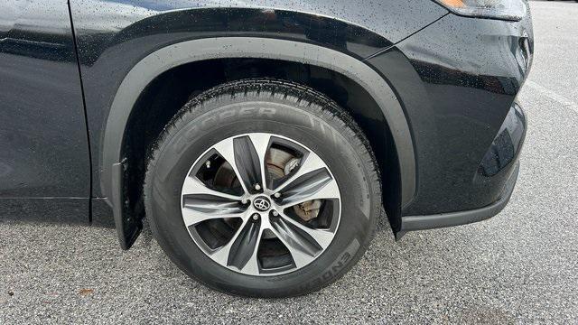used 2024 Toyota Highlander car, priced at $39,900
