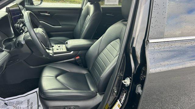 used 2024 Toyota Highlander car, priced at $39,900