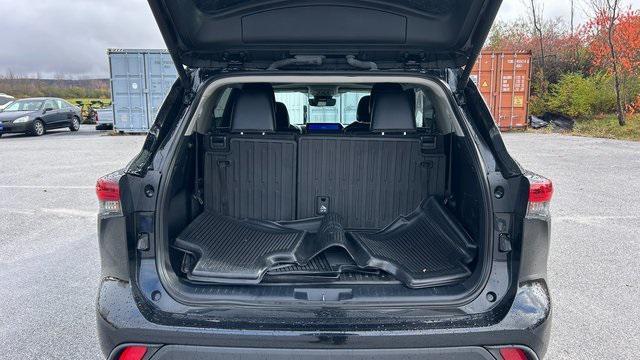 used 2024 Toyota Highlander car, priced at $39,900