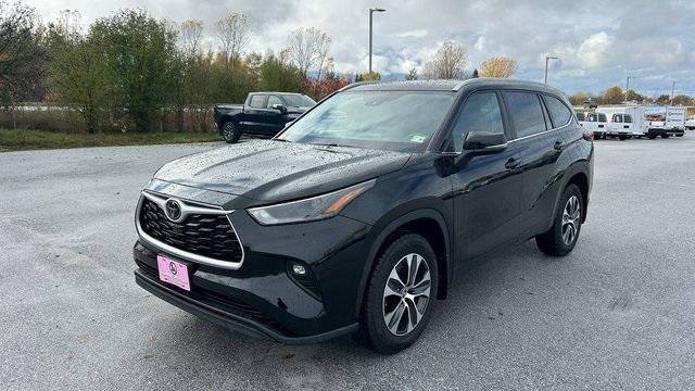 used 2024 Toyota Highlander car, priced at $39,900