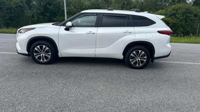 used 2023 Toyota Highlander car, priced at $41,500