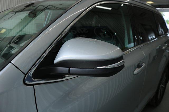 used 2017 Toyota Highlander car, priced at $17,404