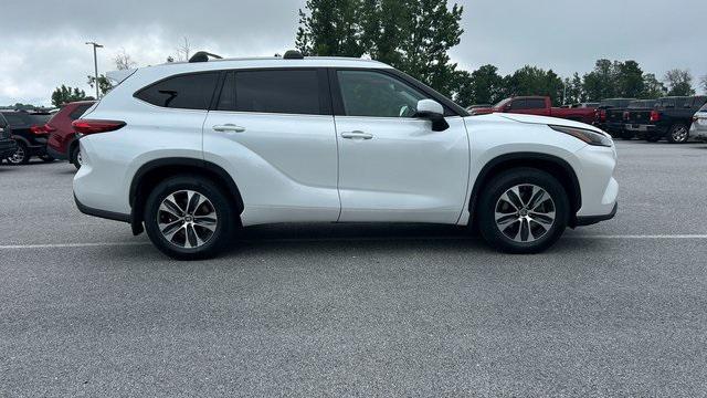 used 2022 Toyota Highlander car, priced at $39,000