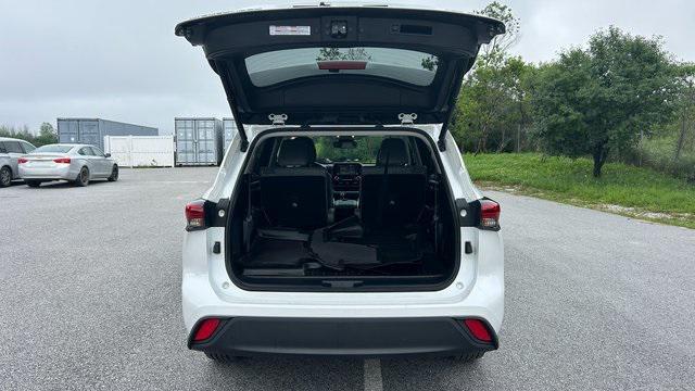 used 2022 Toyota Highlander car, priced at $39,000