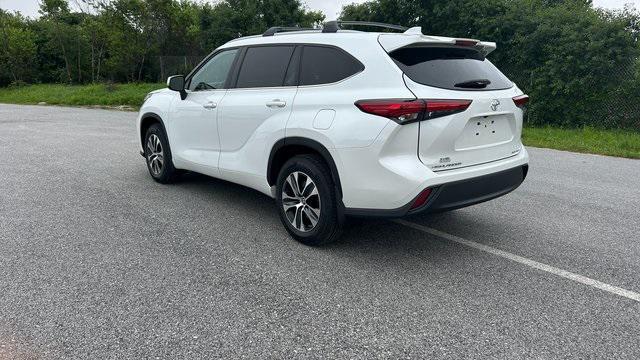 used 2022 Toyota Highlander car, priced at $39,000