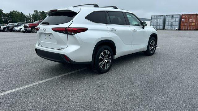used 2022 Toyota Highlander car, priced at $39,000