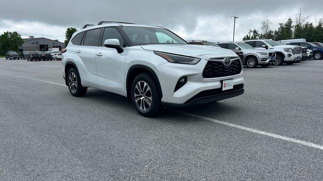 used 2022 Toyota Highlander car, priced at $39,000