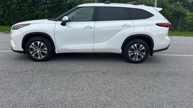 used 2022 Toyota Highlander car, priced at $39,000
