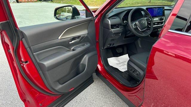 new 2025 Toyota Highlander car, priced at $50,318