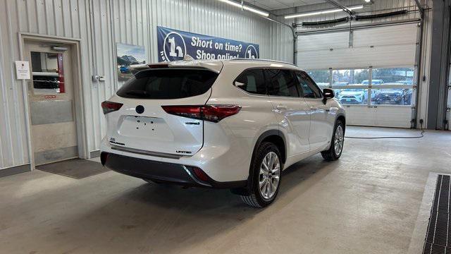 used 2021 Toyota Highlander Hybrid car, priced at $37,500