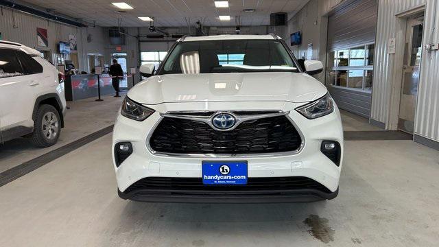 used 2021 Toyota Highlander Hybrid car, priced at $37,500