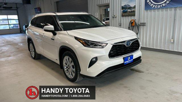 used 2021 Toyota Highlander Hybrid car, priced at $37,500