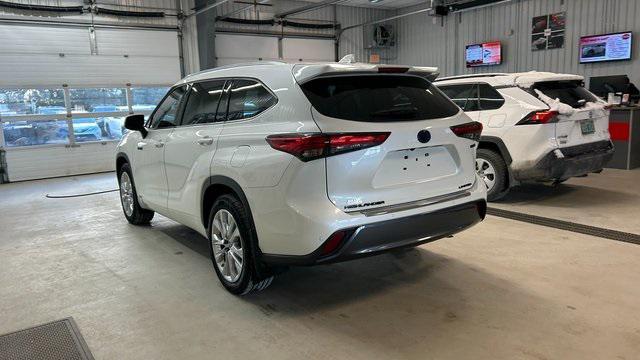 used 2021 Toyota Highlander Hybrid car, priced at $37,500