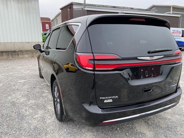 used 2023 Chrysler Pacifica Hybrid car, priced at $39,995