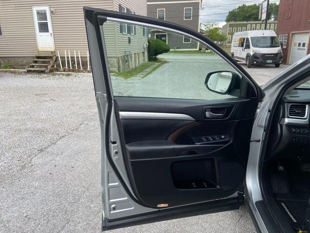 used 2019 Toyota Highlander car, priced at $21,282