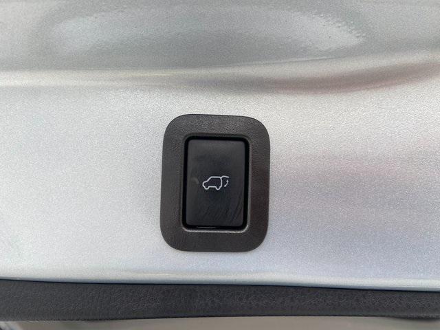 used 2019 Toyota Highlander car, priced at $21,282