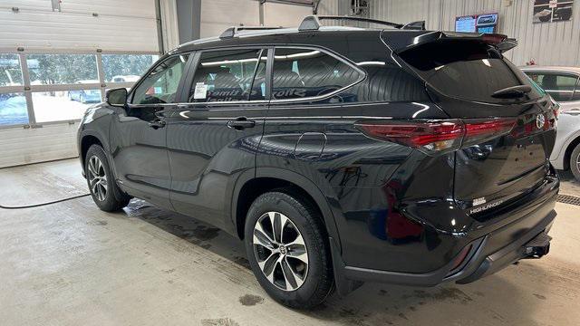 new 2025 Toyota Highlander Hybrid car, priced at $49,037