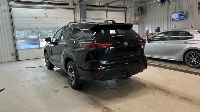 new 2025 Toyota Highlander Hybrid car, priced at $49,037