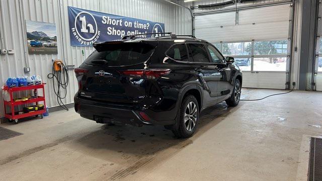 new 2025 Toyota Highlander Hybrid car, priced at $49,037