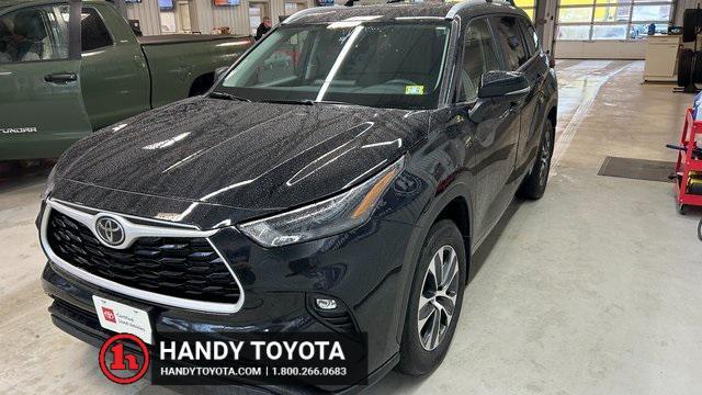 used 2023 Toyota Highlander car, priced at $40,999