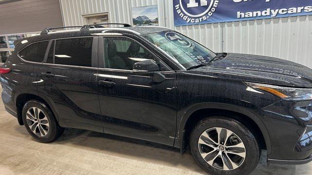 used 2023 Toyota Highlander car, priced at $40,999