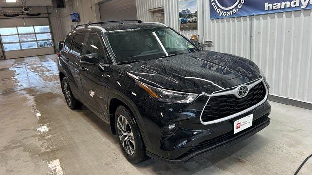 used 2023 Toyota Highlander car, priced at $40,999