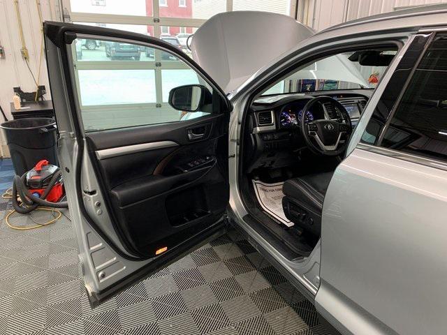 used 2019 Toyota Highlander car, priced at $26,700