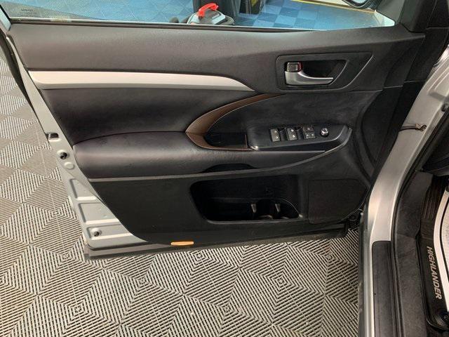 used 2019 Toyota Highlander car, priced at $26,700
