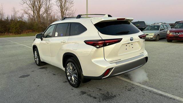 new 2024 Toyota Highlander Hybrid car, priced at $56,183