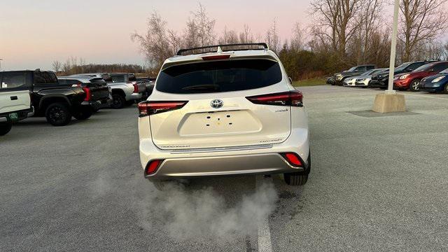 new 2024 Toyota Highlander Hybrid car, priced at $56,183