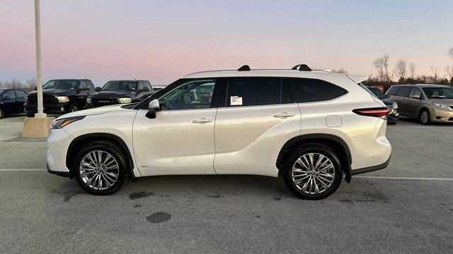 new 2024 Toyota Highlander Hybrid car, priced at $56,183