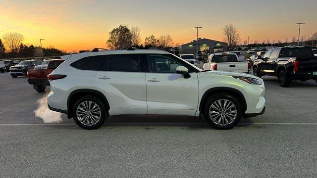 new 2024 Toyota Highlander Hybrid car, priced at $56,183