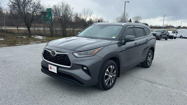 used 2021 Toyota Highlander car, priced at $33,200