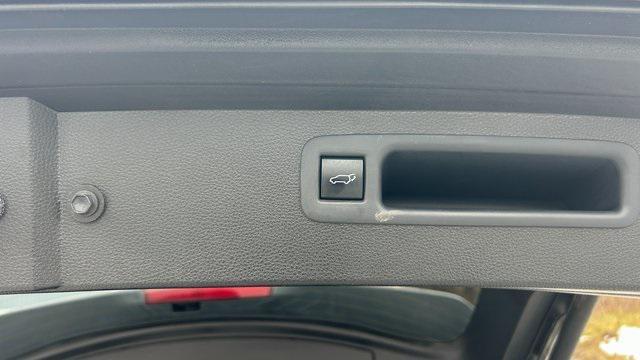 used 2021 Toyota Highlander car, priced at $33,200