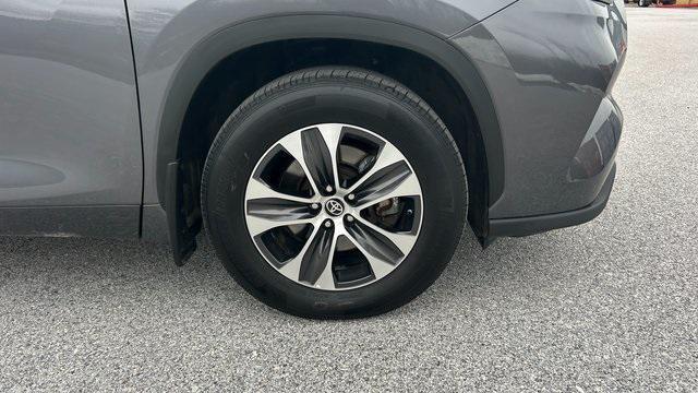 used 2021 Toyota Highlander car, priced at $33,200