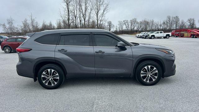 used 2021 Toyota Highlander car, priced at $33,200