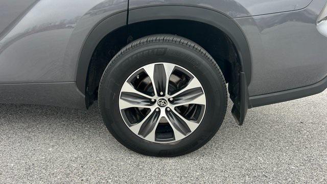 used 2021 Toyota Highlander car, priced at $33,200