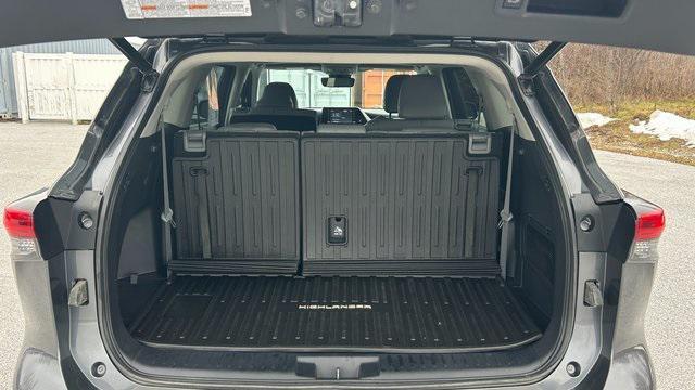 used 2021 Toyota Highlander car, priced at $33,200