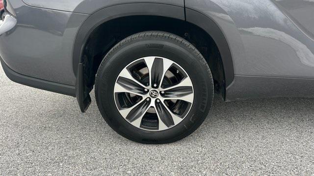 used 2021 Toyota Highlander car, priced at $33,200
